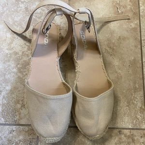 Soda Platform Shoes size 9